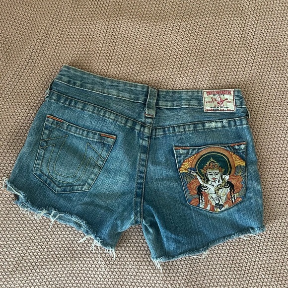 True Religion Buddha Shorts in Size 28 - Picture 5 of 6